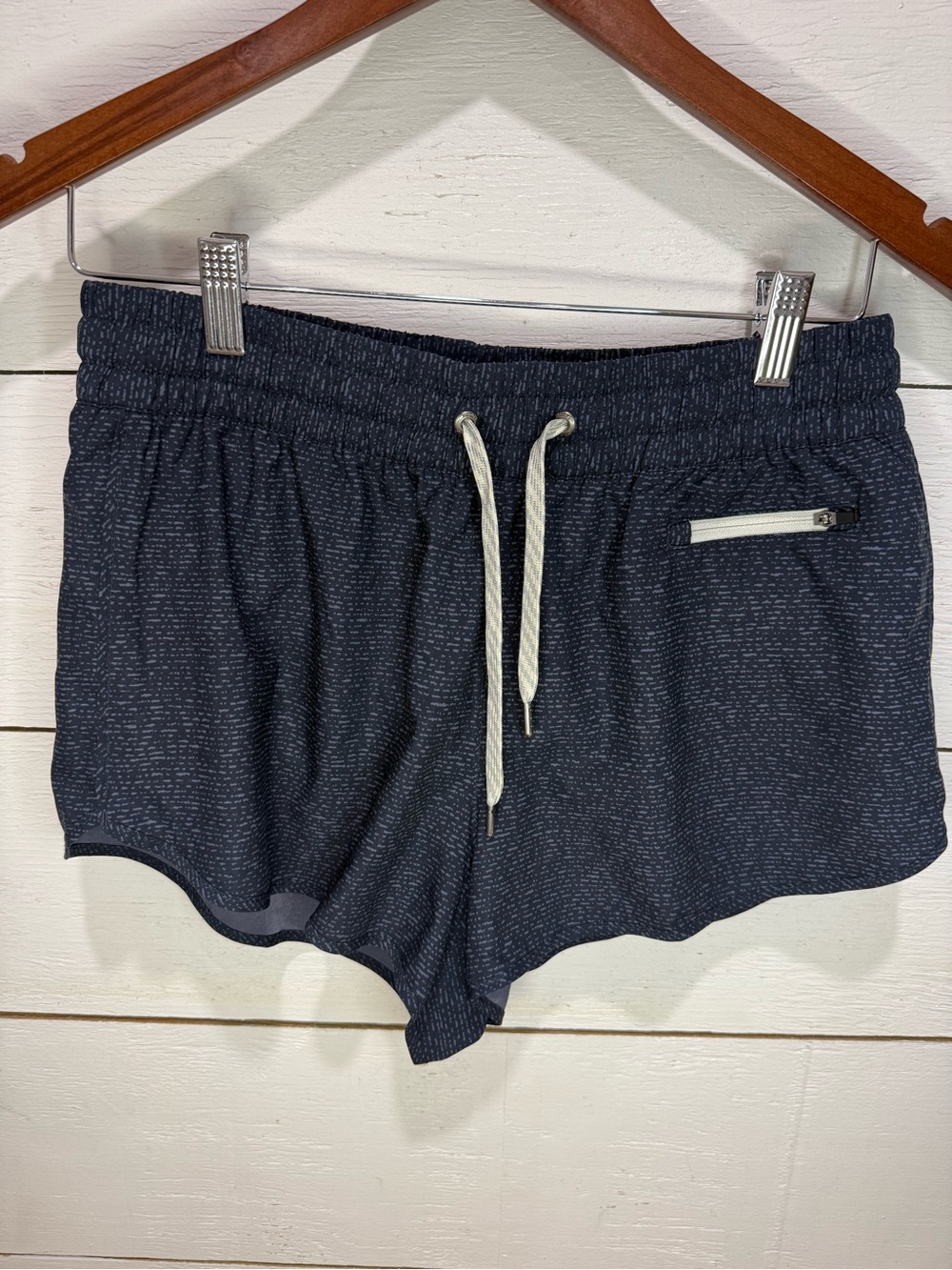 Vuori Clementine Athletic Shorts – Navy Dash Print, Size M